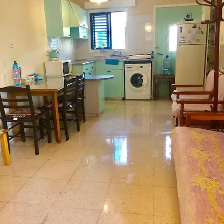Cozy 1-bedroom Apt Near To The Sea And Center Larnaca